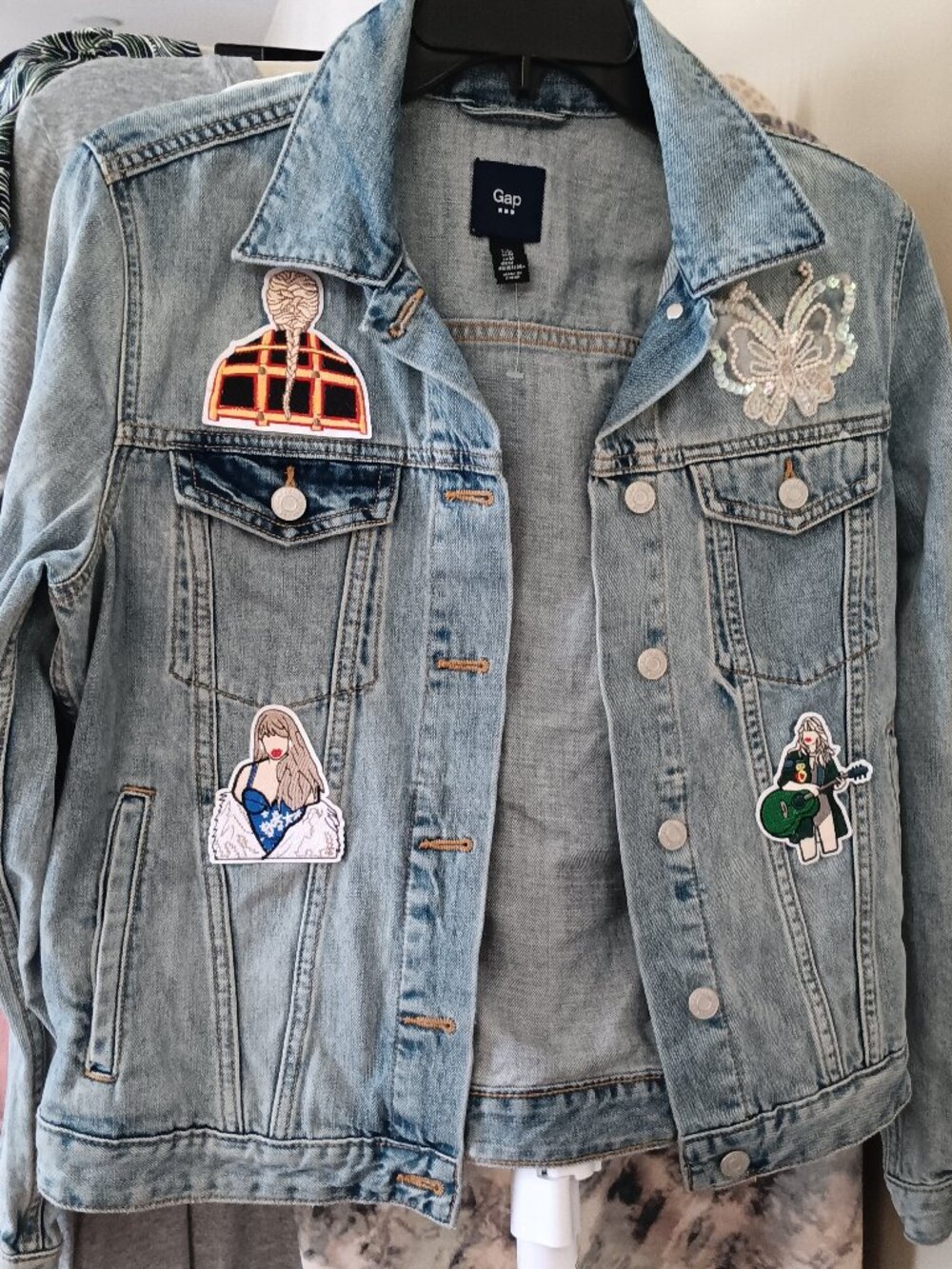 Taylor Swift Kelce Gap Light Denim Concert Patch Embellished Jacket Size Medium